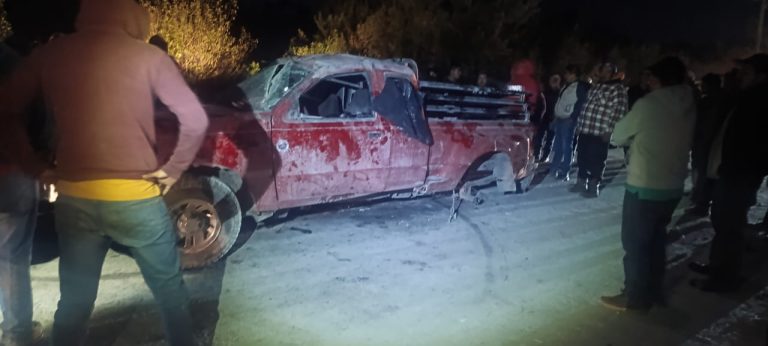 Un fallecido y 14 heridos, deja volcadura y choque de tráiler contra 20 vehículos