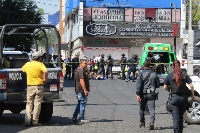 Entre la vida y la muerte dos adolescentes baleados en el Centro de Zamora