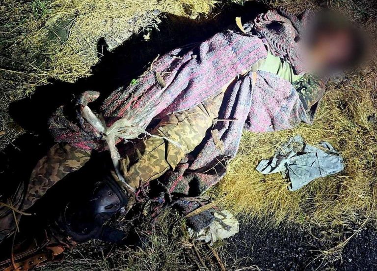 Localizan cadáver baleado en Apatzingán; investigan si participaría en enfrentamientos del viernes