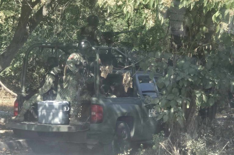 Militares se enfrentan contra grupo delincuencial en Parácuaro, abaten a dos presuntos sicarios