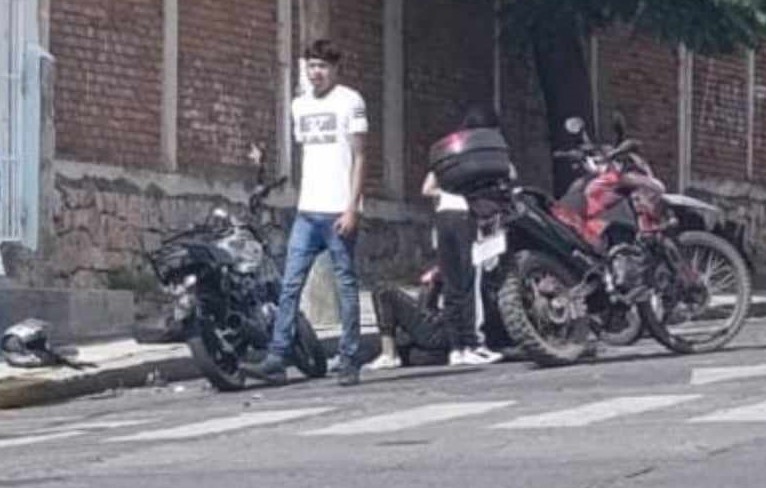 Motociclista es impactado por vehículo, en Morelia