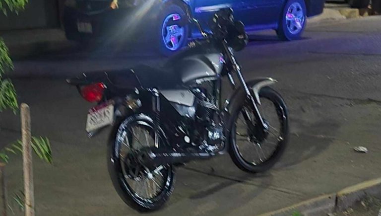 Pistolero motorizado dispara contra policías en la calzada Jacona–Los Reyes