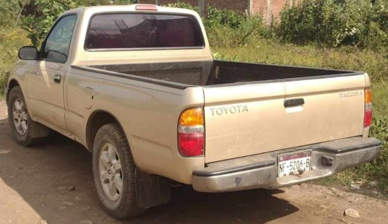 Presunto robacarros es detenido y golpeado por vecinos, en Uruapan