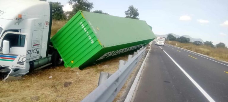 Se registra accidente de tráiler en la Pátzcuaro-Cuitzeo