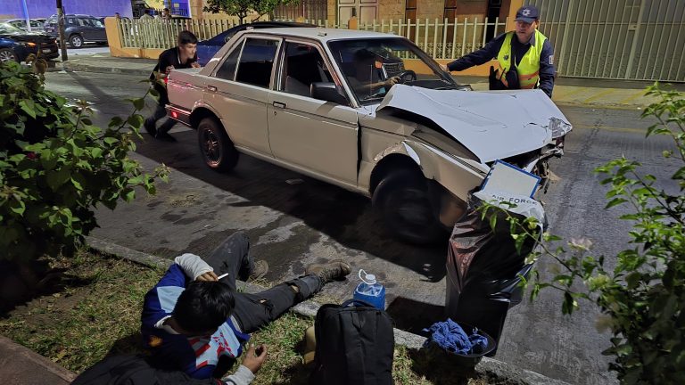 Aparatoso choque vehicular deja un herido y cuantiosos daños materiales