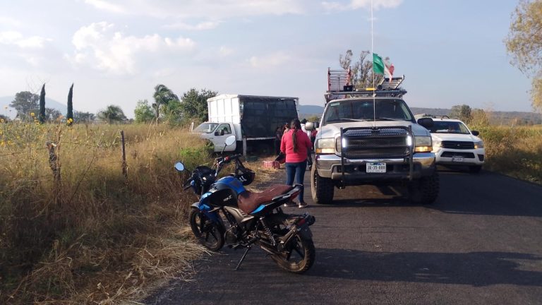 Se accidentan campesinos en la carretera a Ario de Rayón; hay una fallecida y 3 heridos