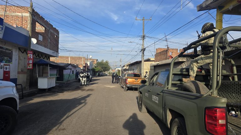 Con armas largas y cortas atacan vivienda en la colonia Adolfo López Mateos