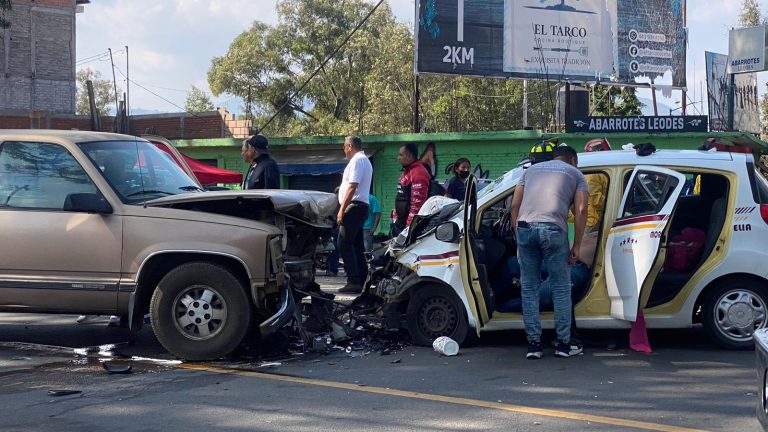 Choque entre taxi y camioneta deja una mujer sin vida y 5 lesionados
