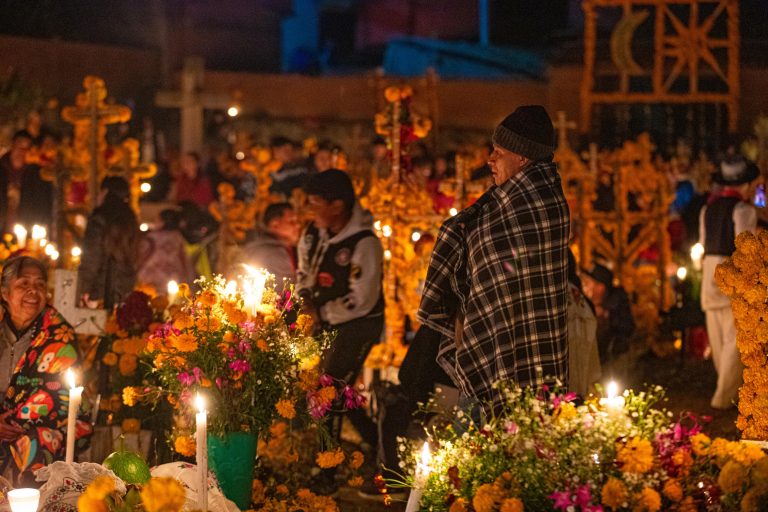 Escuelas de zona Lacustre preservan tradición de Noche de Muertos: SEE