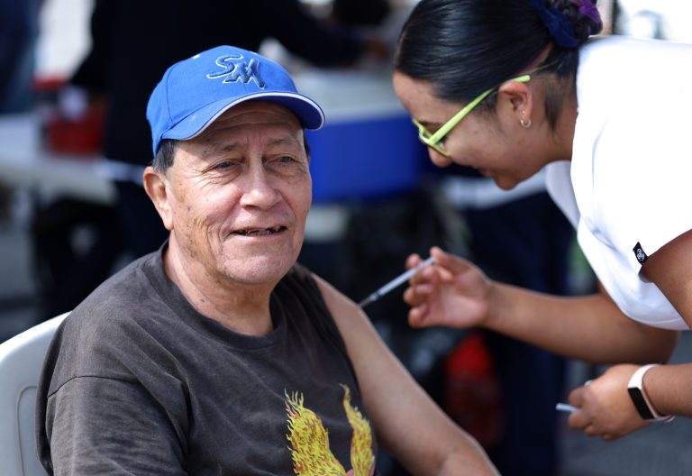Avanza vacunación contra la influenza y COVID-19: SSM