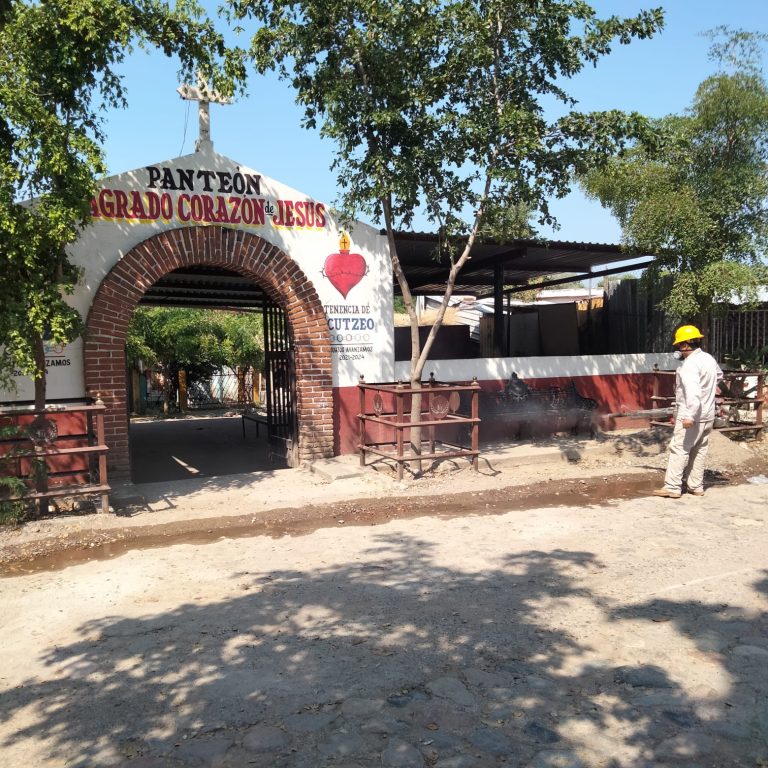 SSM fumigó panteones para evitar la transmisión del dengue