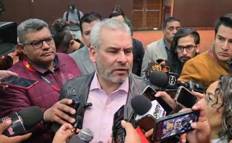 Llama gobernador a cerrar filas por migrantes ante amenazas de Trump
