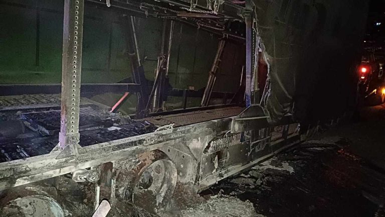 Se incendia camión nodriza en la autopista Siglo XXI