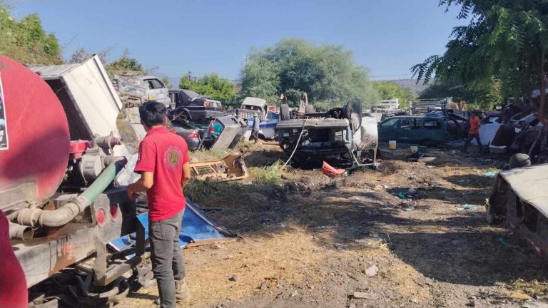 Se registra conato de incendio de vehículo en un yonke de Apatzingán