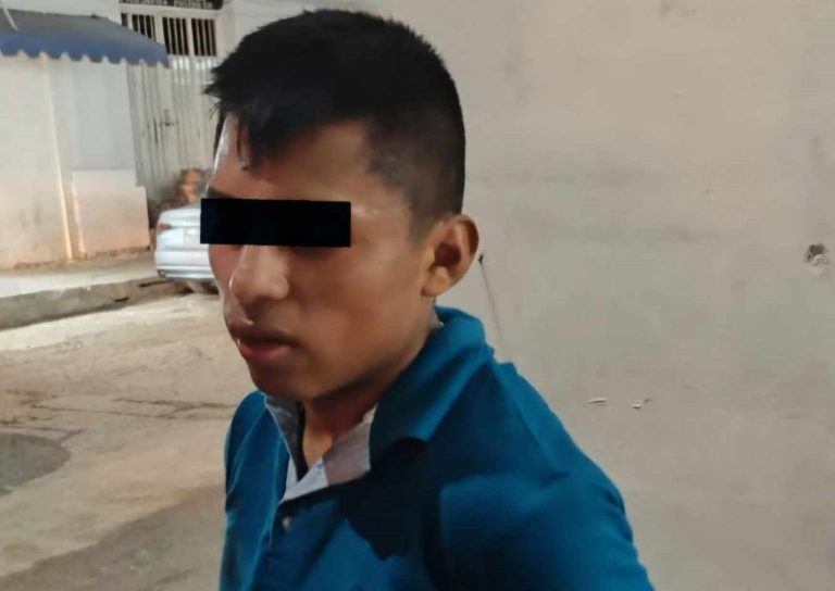 Supuesto soldado se roba celular en Zapatería y es detenido