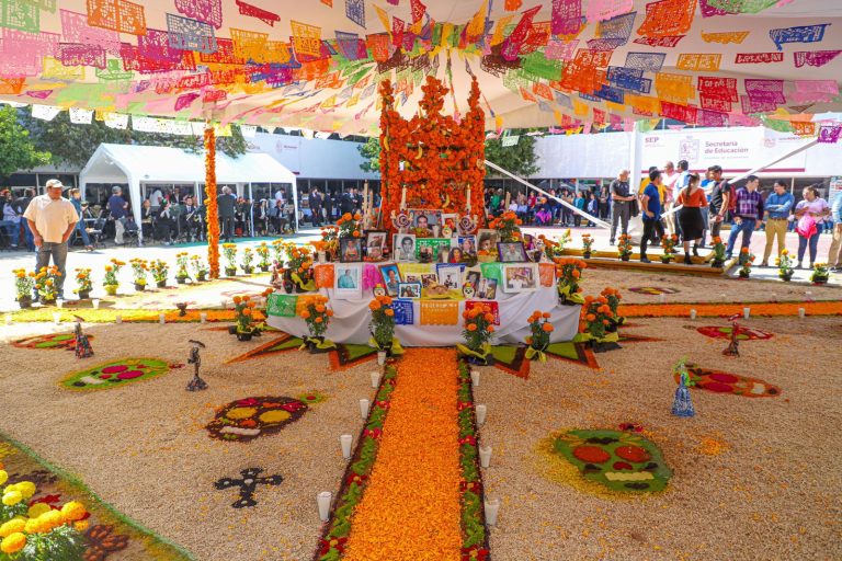 Escuelas viven la tradición de Noche de Muertos