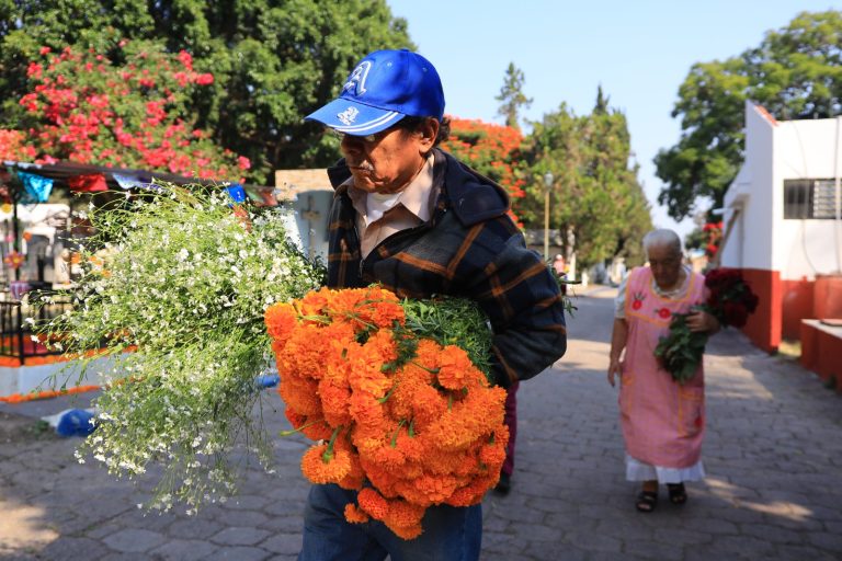 Emite ayuntamiento recomendaciones para visitar y disfrutar Panteones del municipio