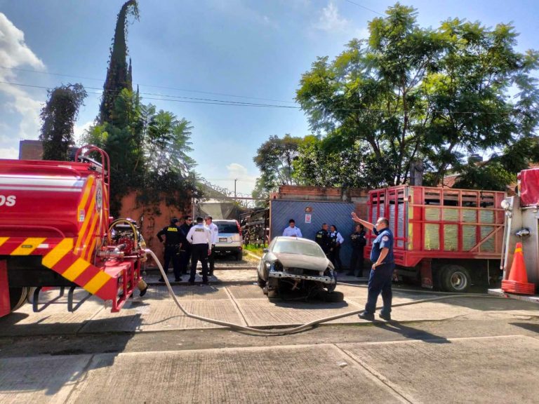 Policía Morelia ayuda a sofocar incendio en la colonia Vicente Guerrero, Morelia