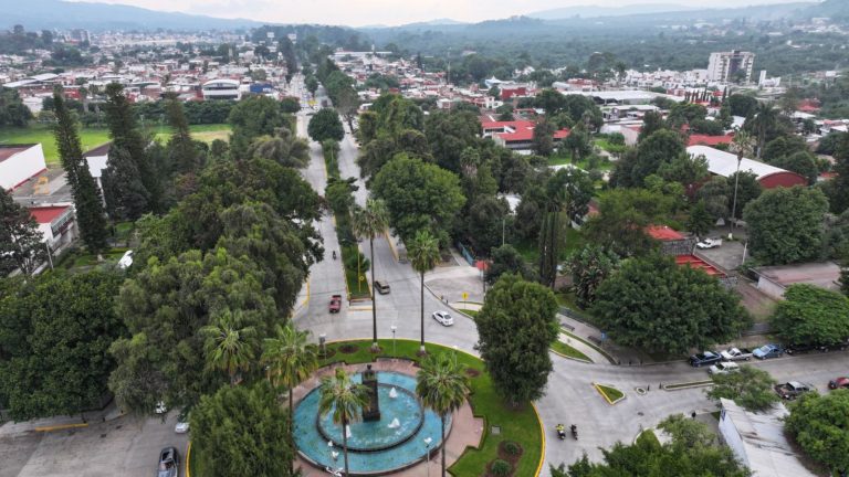 Inaugura Bedolla rehabilitación de avenida Paseo de la Revolución en Uruapan