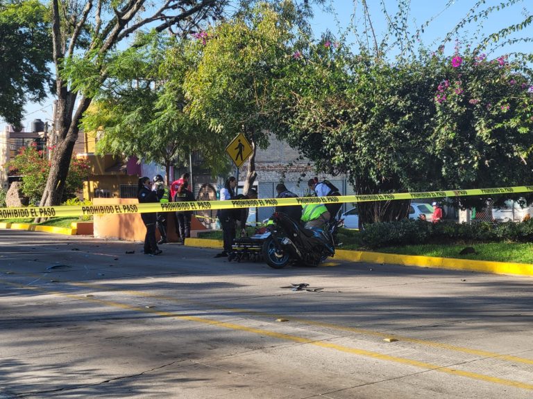 Accidente de moto deja mujer muerta y joven herido la Calzada Juárez de Morelia