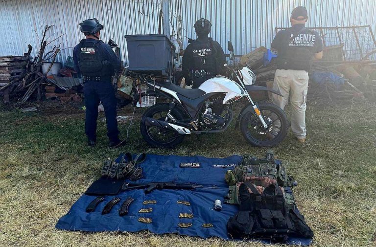 Aseguran armamento, un explosivo improvisado y una motocicleta, tras repeler agresión en Tangamandapio