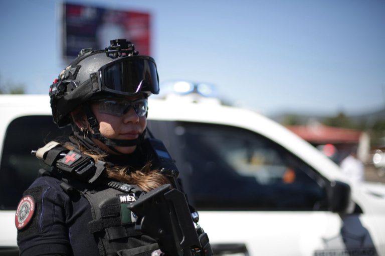 En Uruapan, asegura en flagrancia a tres implicados en privación de libertad de una mujer