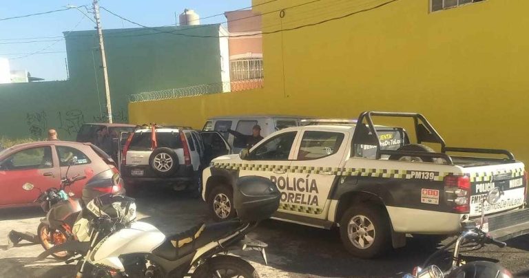 Delincuentes roban camioneta y chocan contra dos vehículos, en Morelia