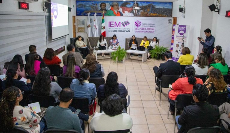 Conversatorio analiza desafíos y logros en la participación política femenina