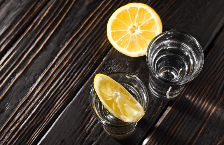 Mezcal michoacano cumple 12 años con Denominación de Origen