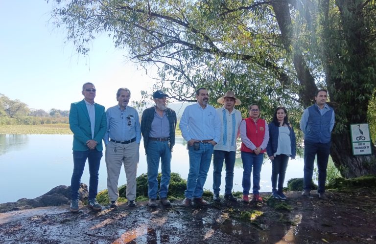 Inician trabajos de limpieza dentro del manantial La Minzita