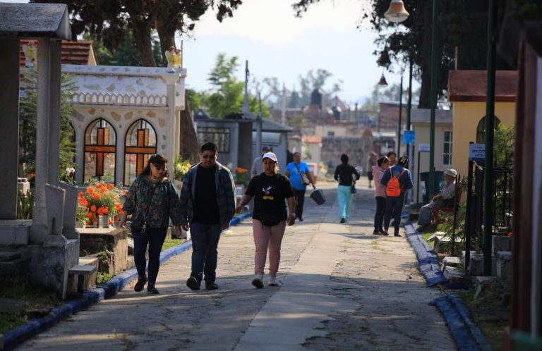 Visitantes del Panteón Municipal de Morelia, destacan limpieza y seguridad