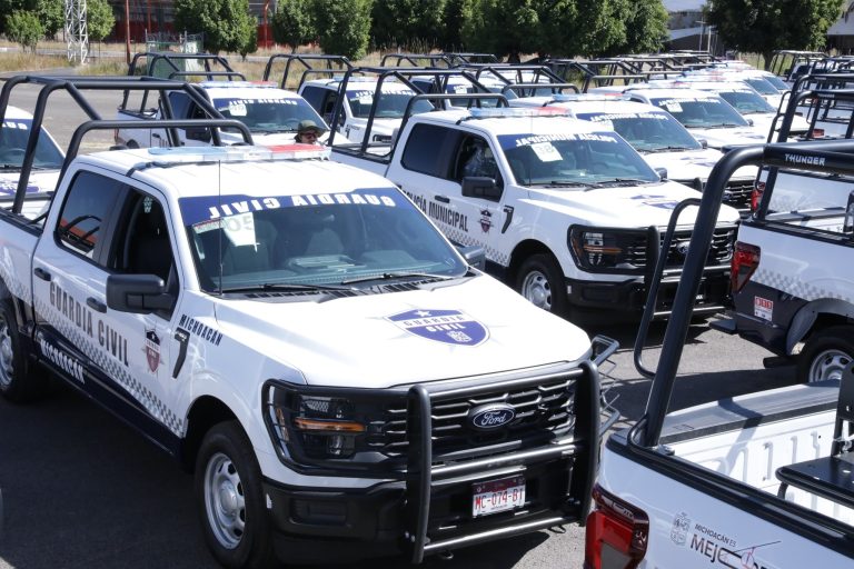Entregan motos y patrullas a municipios
