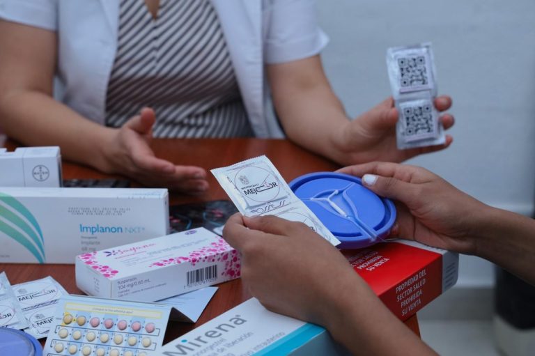 Ofrecen métodos anticonceptivos gratuitos para mujeres