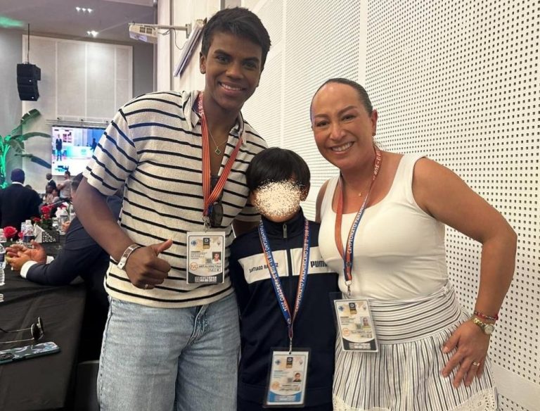 Niños michoacanos conviven con la judoka mexicana Prisca Awiti