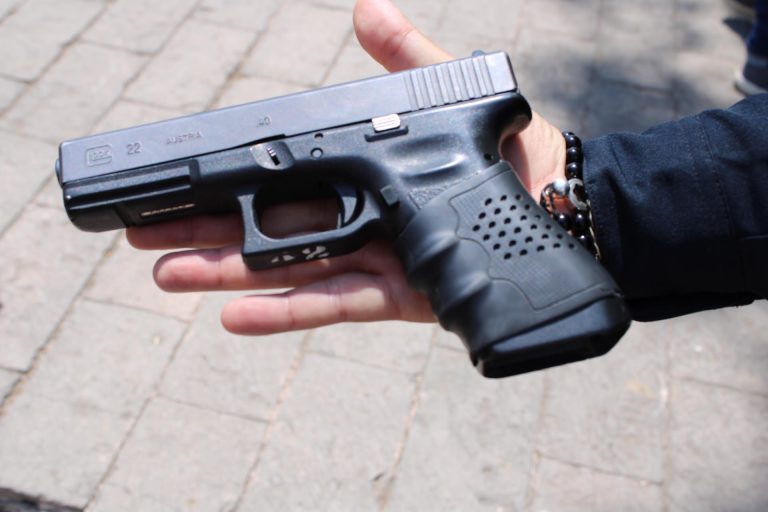 Ante juez cívico, policías que hacen mal uso de armas e insignias