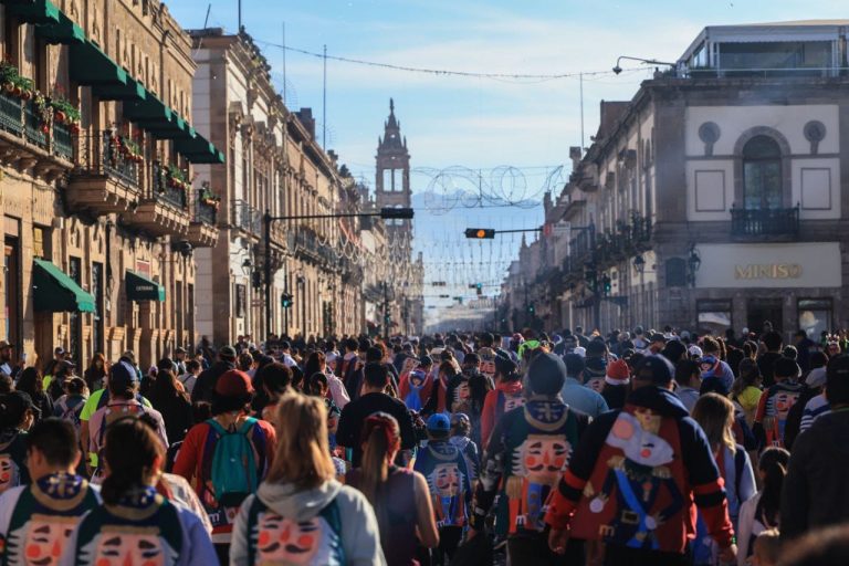 Miles participan en carrera «Camina, Trota, Corre» del DIF Morelia