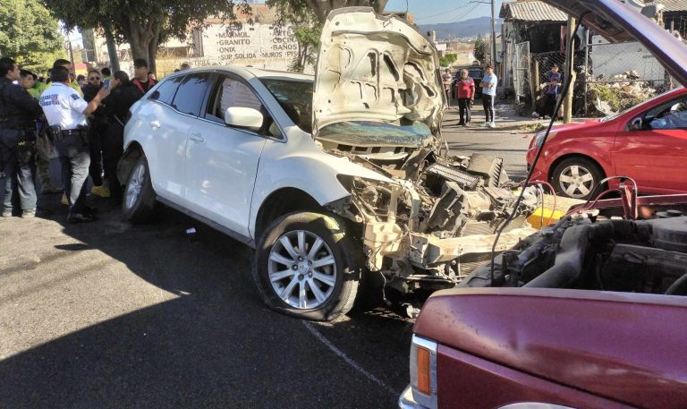 Automovilista muere tras chocar contra árbol frente a la Macroplaza Estadio
