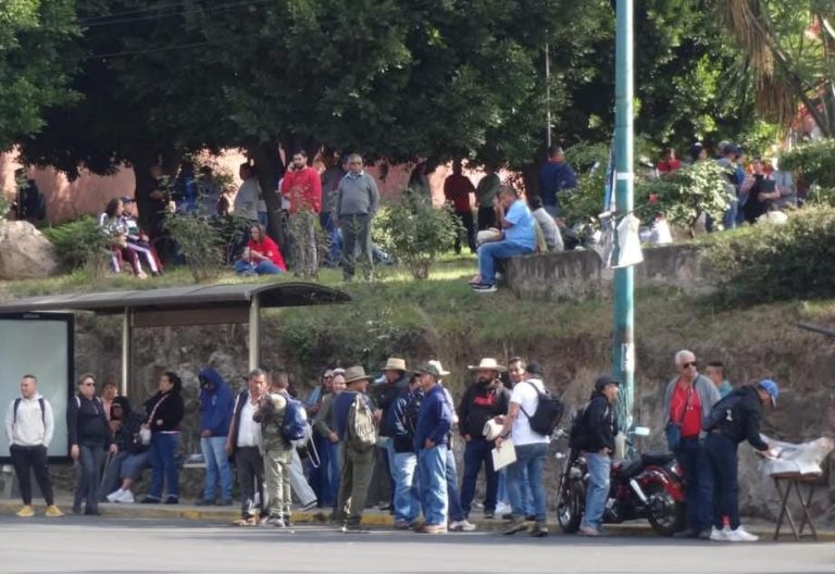 Centistas del ala Poder de Base inician marcha hacia Palacio de Gobierno en demanda de solución definitiva