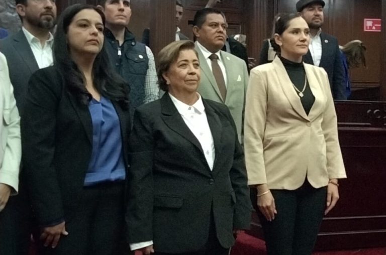 Blanca Ibarra jura como alcaldesa de Cotija ante violencia y abandono