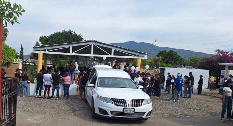 Dan el último adiós a Andrea, víctima de atropellamiento masivo en caravana navideña