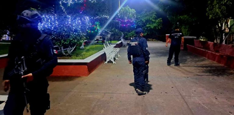 Delincuentes estallan explosivo improvisado lanzado desde un dron en la plaza de Parácuaro