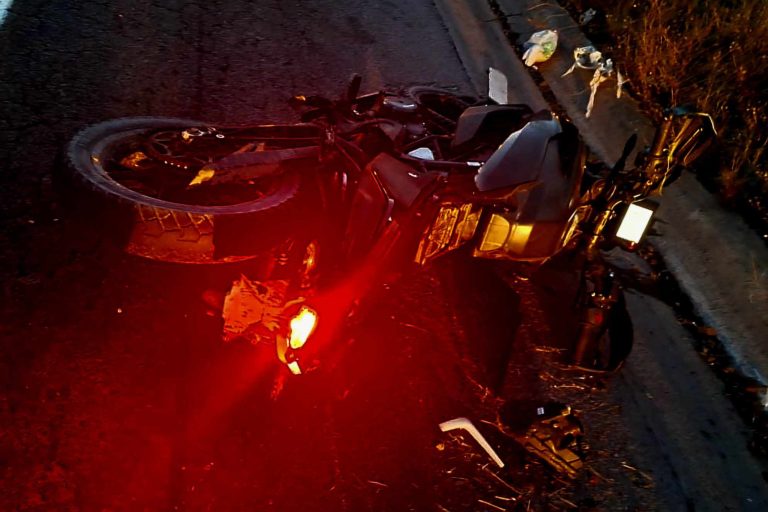 Grave, motociclista accidentado en la Autopista Siglo XXI