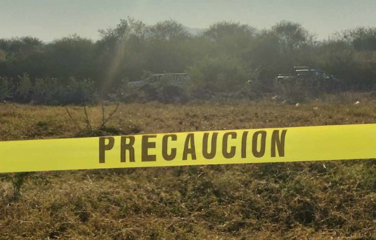 Hallan a hombre y mujer estrangulados en lote baldío de la colonia Centenario, en Morelia