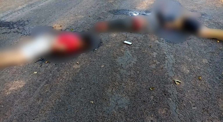 Hallan a tres ejecutados y esposados, en carretera de Cotija
