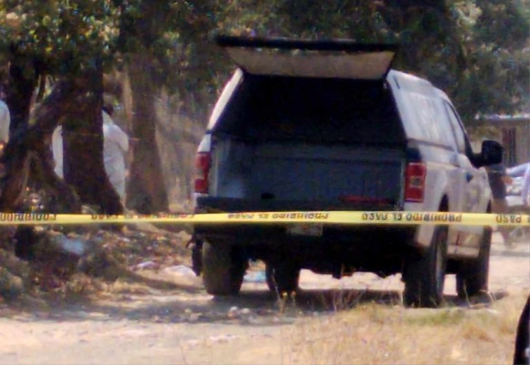 Amordazado, encadenado y con narcomensaje abandonan un ejecutado en La Ruana