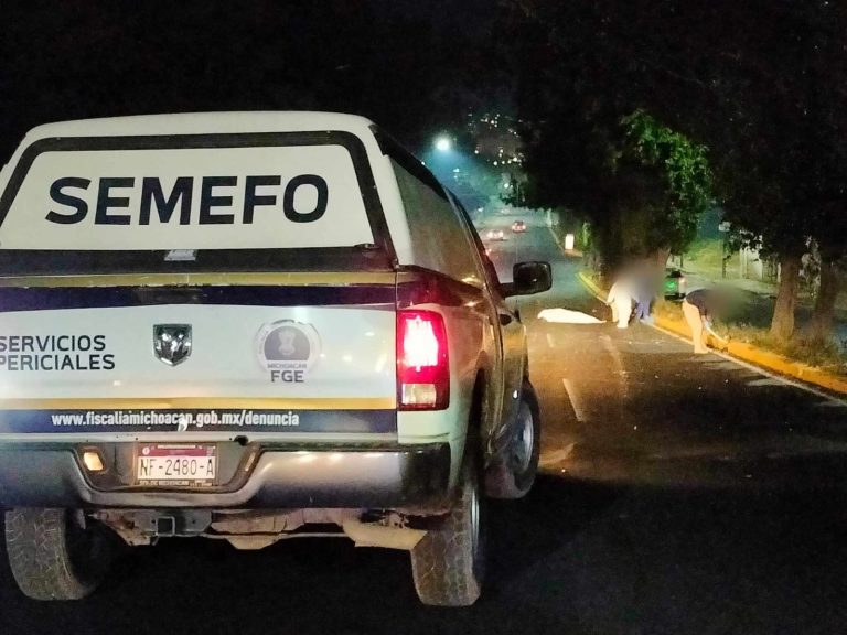 Hombre muere atropellado en el libramiento de Morelia