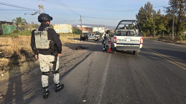 Asesinan a un motociclista en el libramiento sur de Jacona
