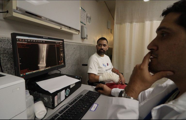 Salvan especialistas del IMSS Michoacán extremidades de paciente con múltiples fracturas