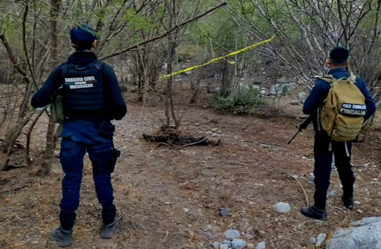 Localizan cadáver putrefacto en zona cerril de Chinicuila
