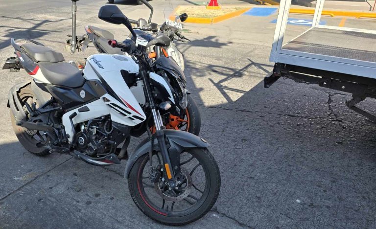 Motociclista resulta herido tras choque contra una camioneta, en Zamora